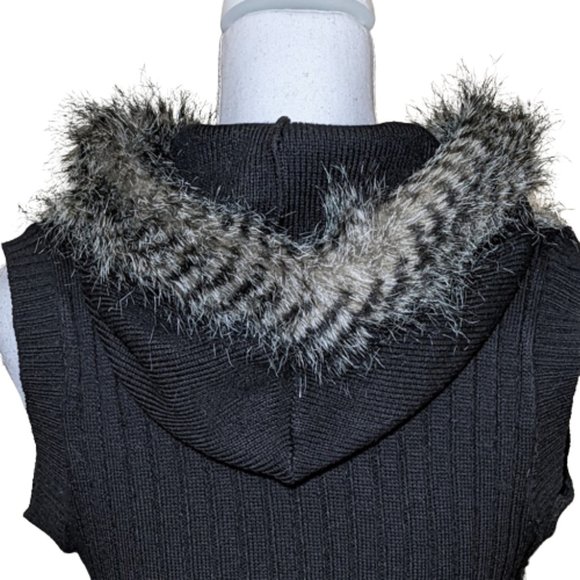 MISS LONDON Faux Fur Vest with Hood NEW - Picture 7 of 8